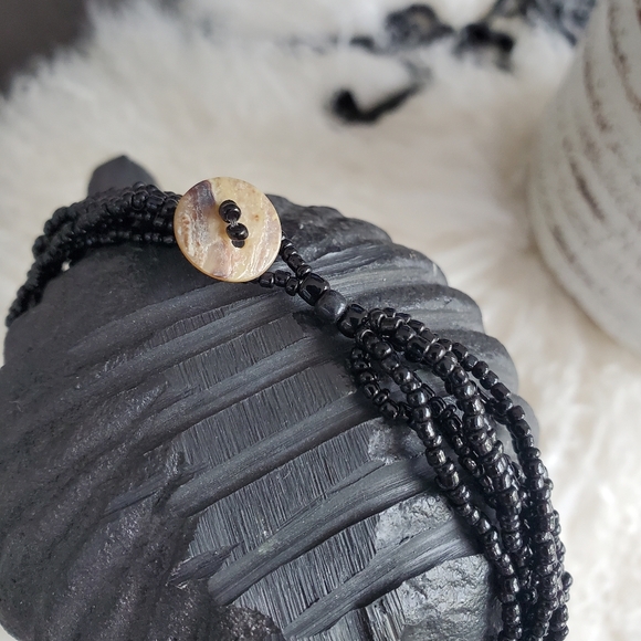 Unique shell, wood/beaded necklace - Picture 3 of 4